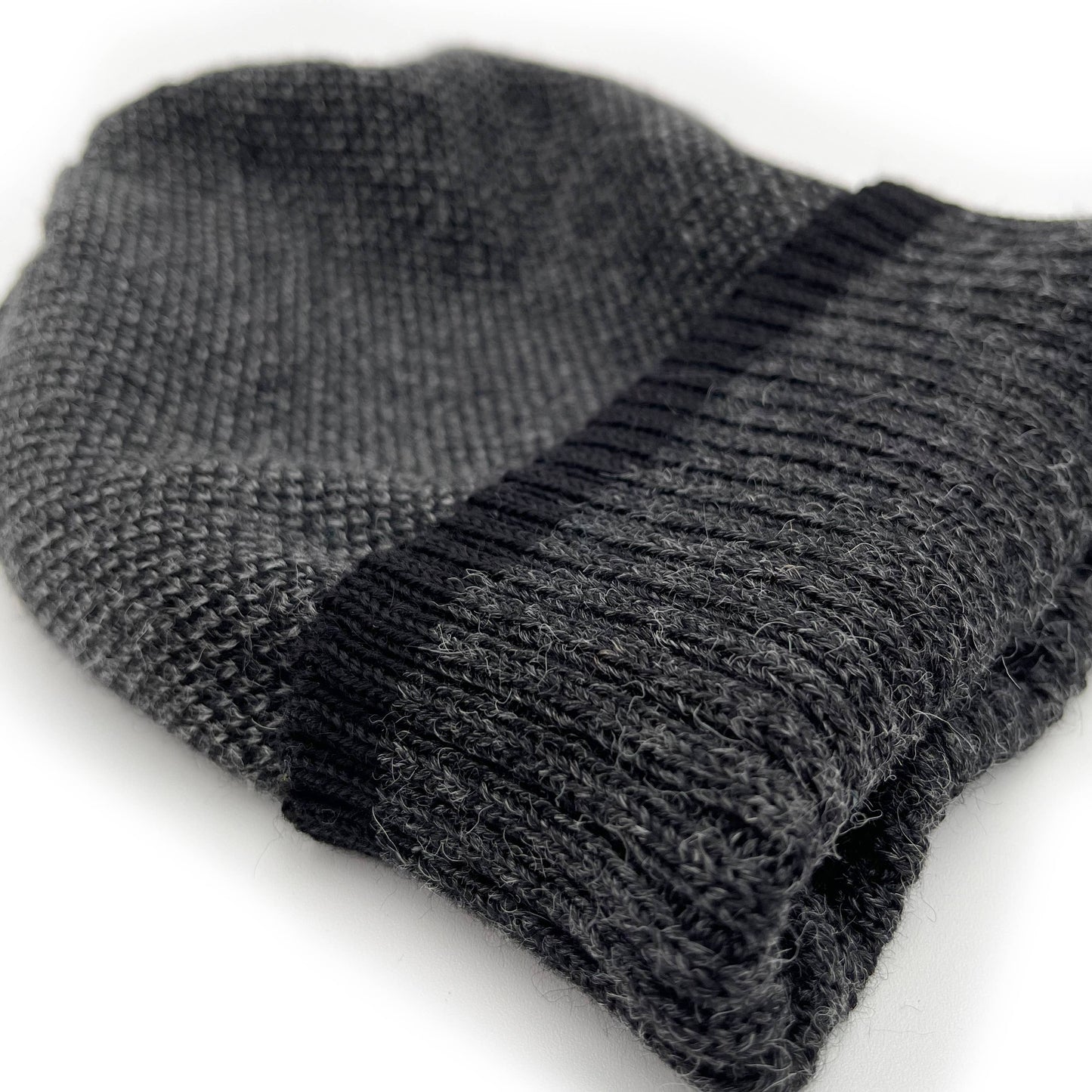 Alpaca Beanie - Trigo - Coal